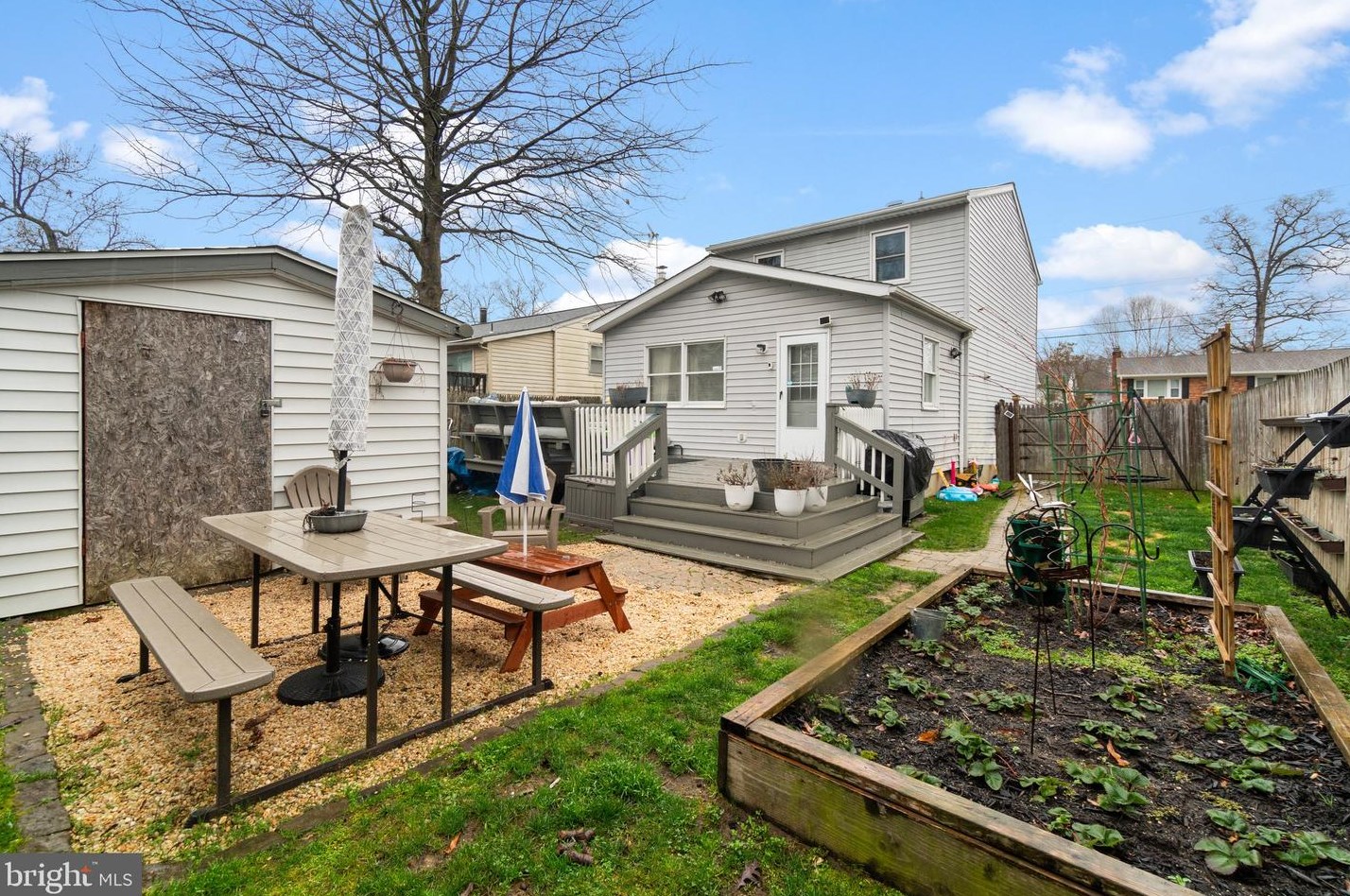 413 Fairmount Dr, Edgewater MD  21037-2922 exterior