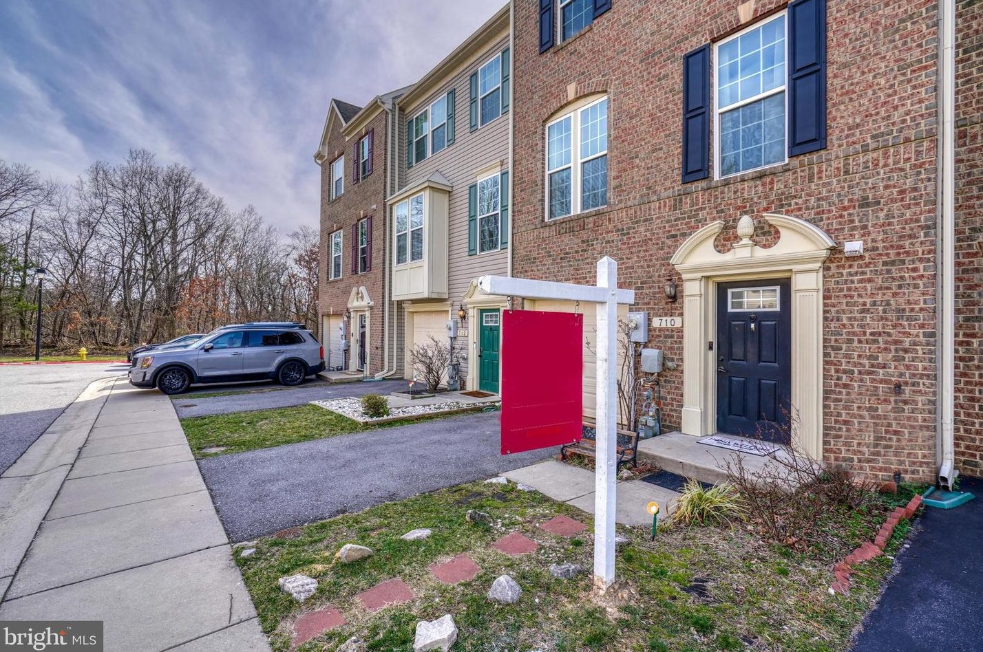 710 White Walnut Ln, Baltimore, MD 21225-3388
