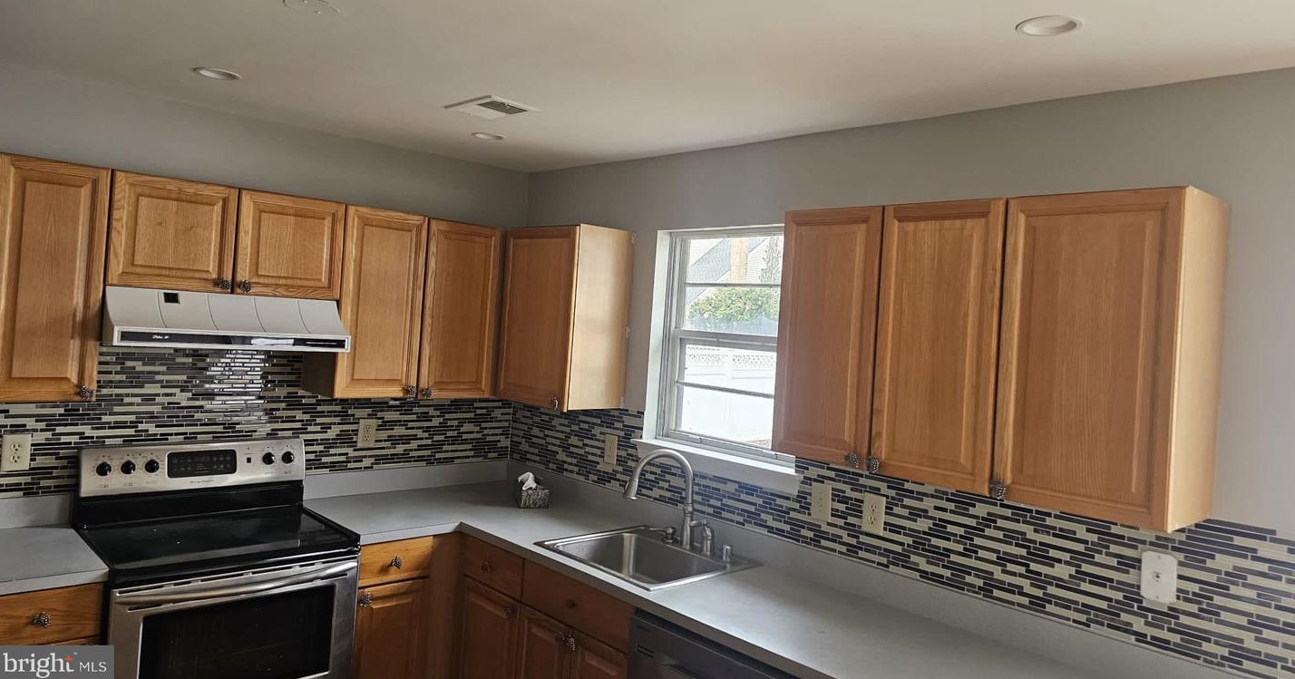 2322 Nantucket Dr, Crofton MD  21114-1655 exterior