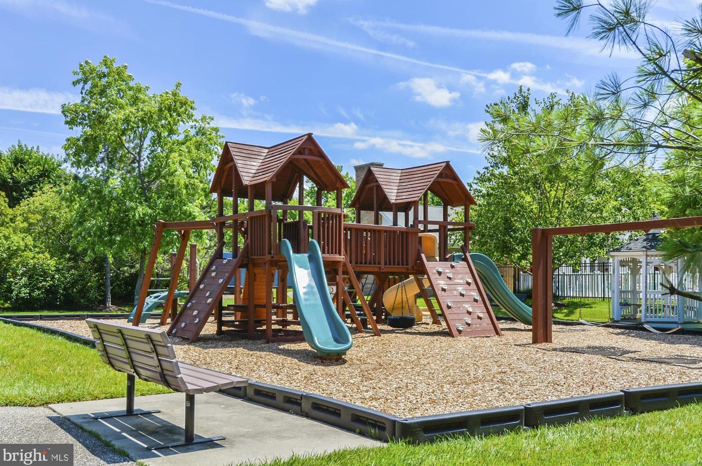 306 Dawnwood Dr, Edgewater MD  21037-3442 exterior