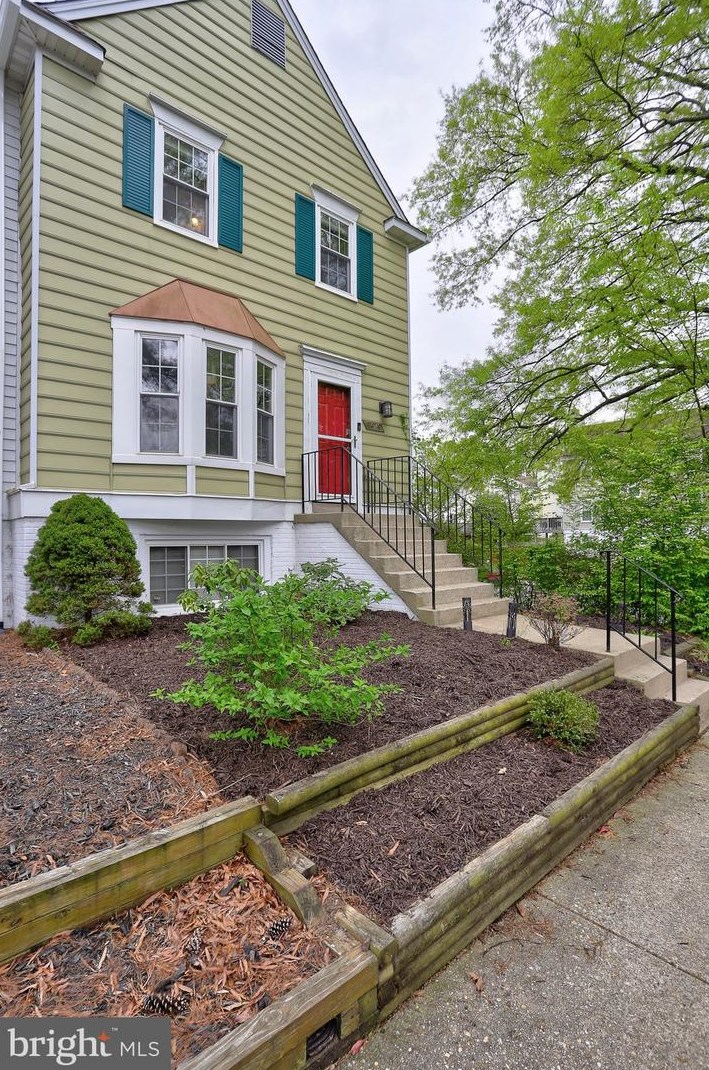 1479 Chatham Ct, Crofton, MD 21114-1131