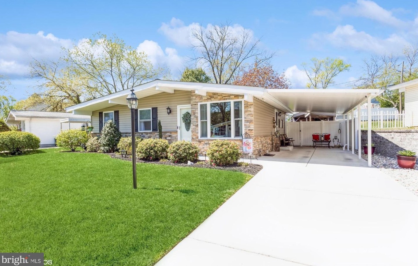 1341 Aster Dr, Glen Burnie, MD 21061-2945