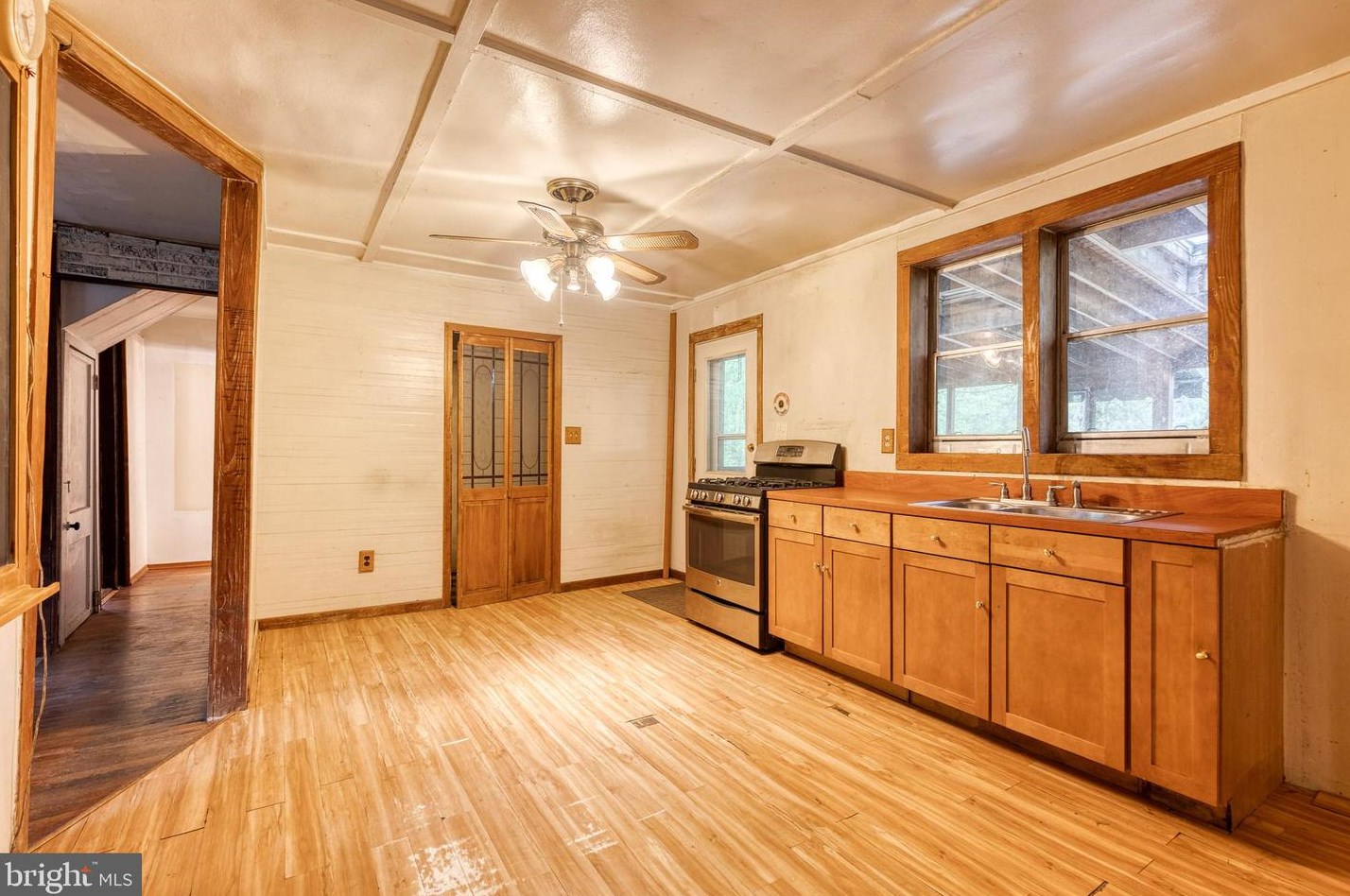 1859 Cedar Dr, Severn MD 21144-1005 exterior