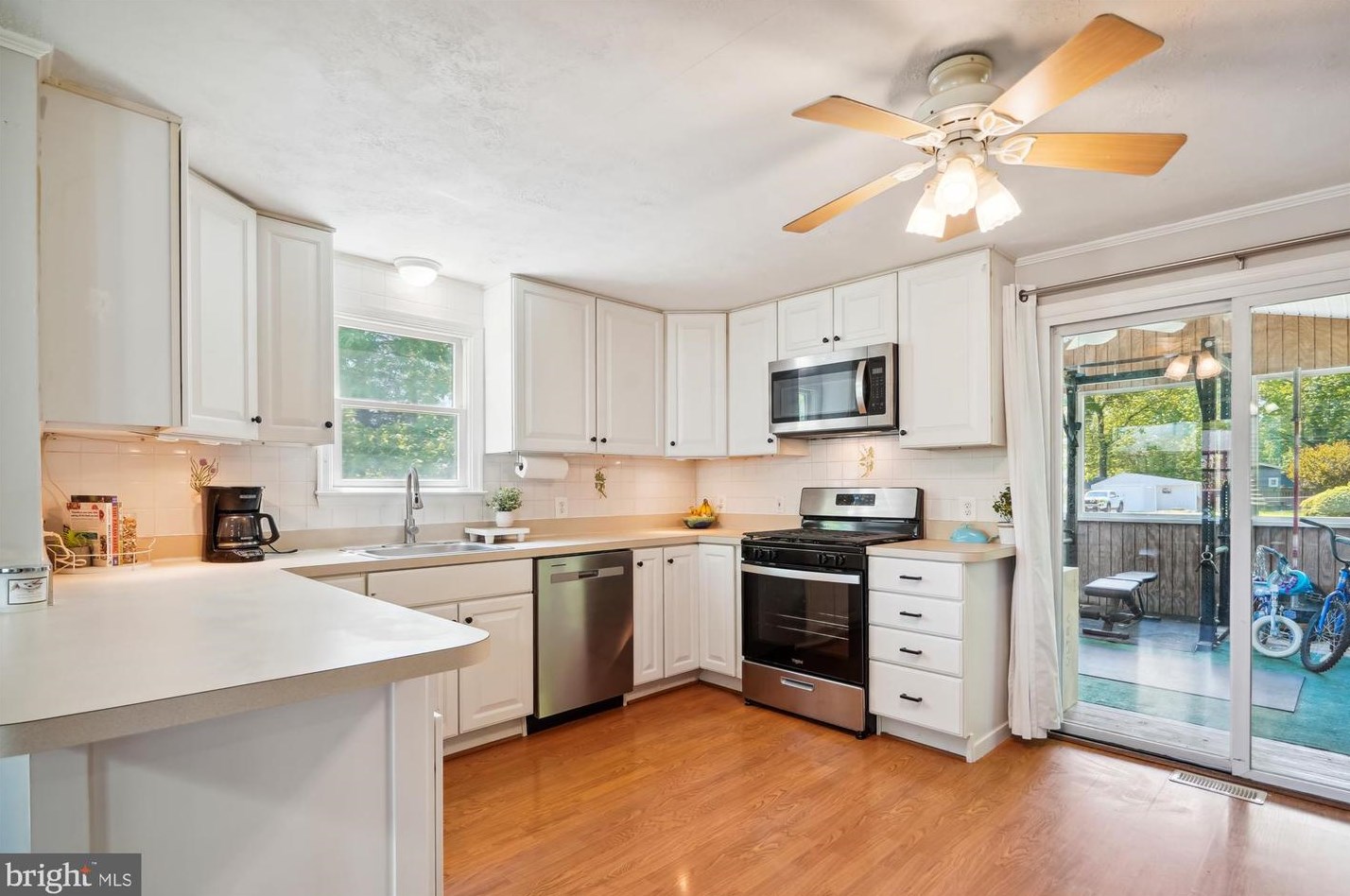 1213 Grove Ave, Shady Side MD  20764-9538 exterior