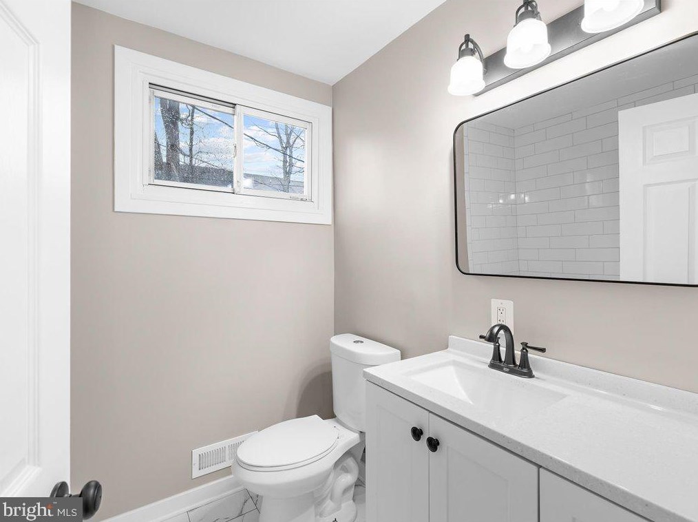 722 Delmar Ave, Glen Burnie MD 21061-3954 exterior