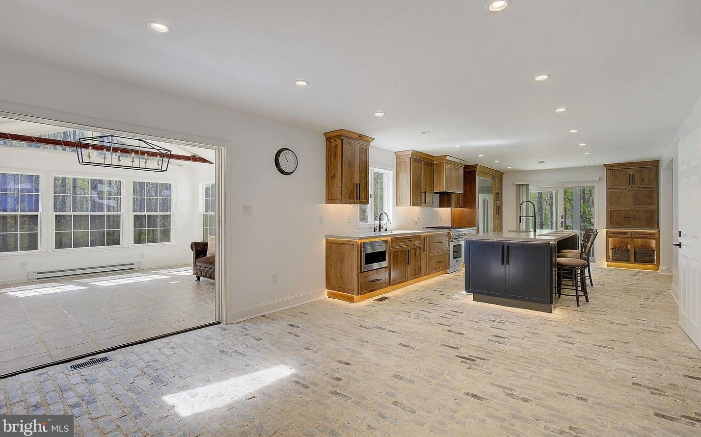 6439 Meadowlark Dr, Dunkirk MD  20754-2502 exterior