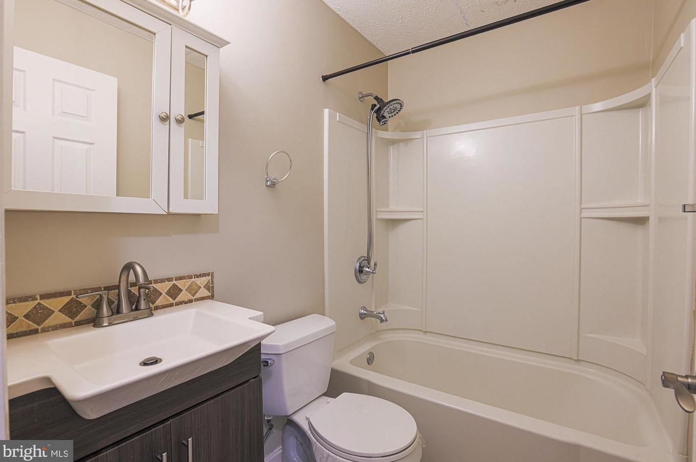 1521 Lochaber Ct, Glen Burnie MD 21061-2189 exterior