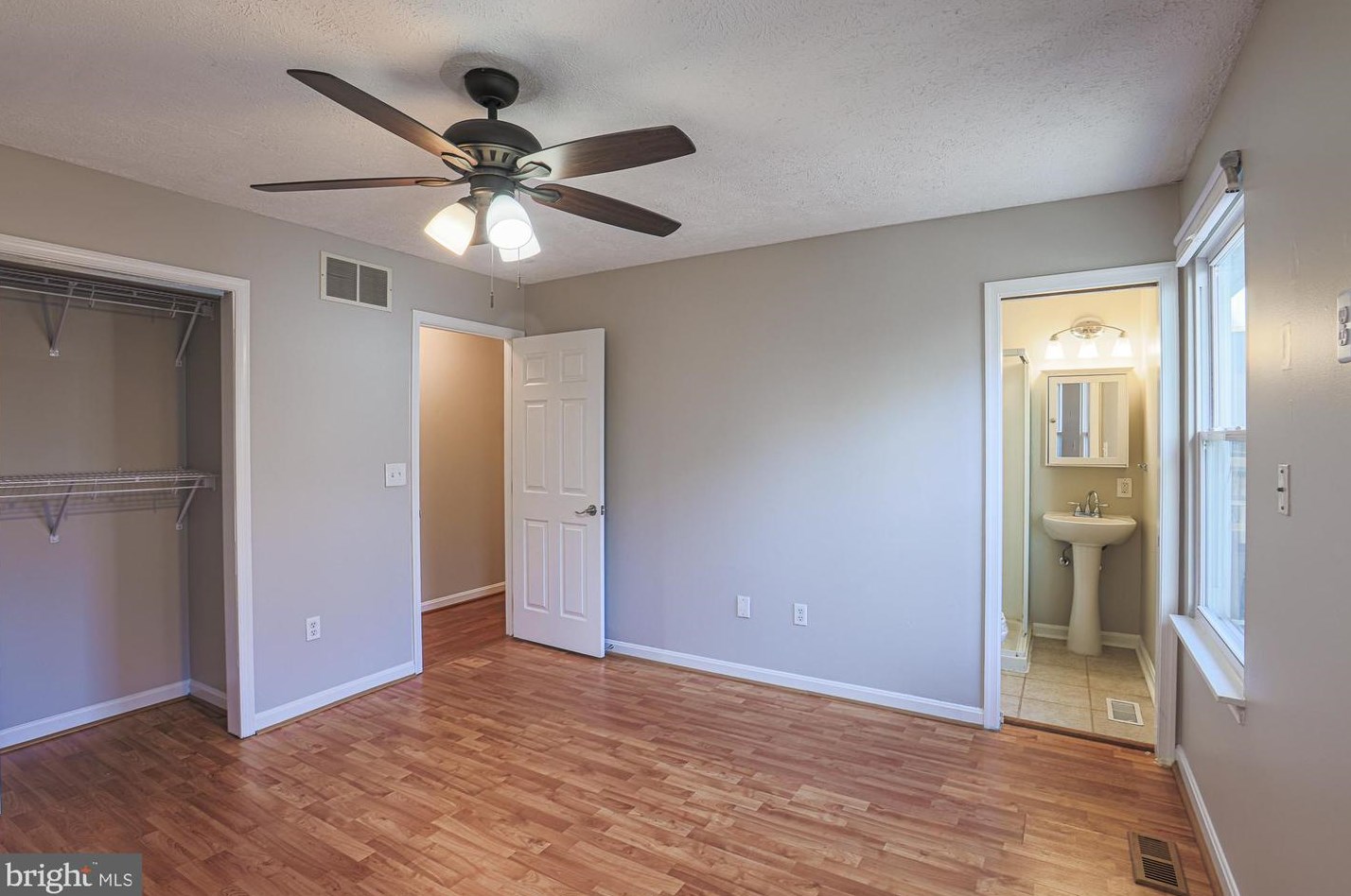 1521 Lochaber Ct, Glen Burnie MD 21061-2189 exterior