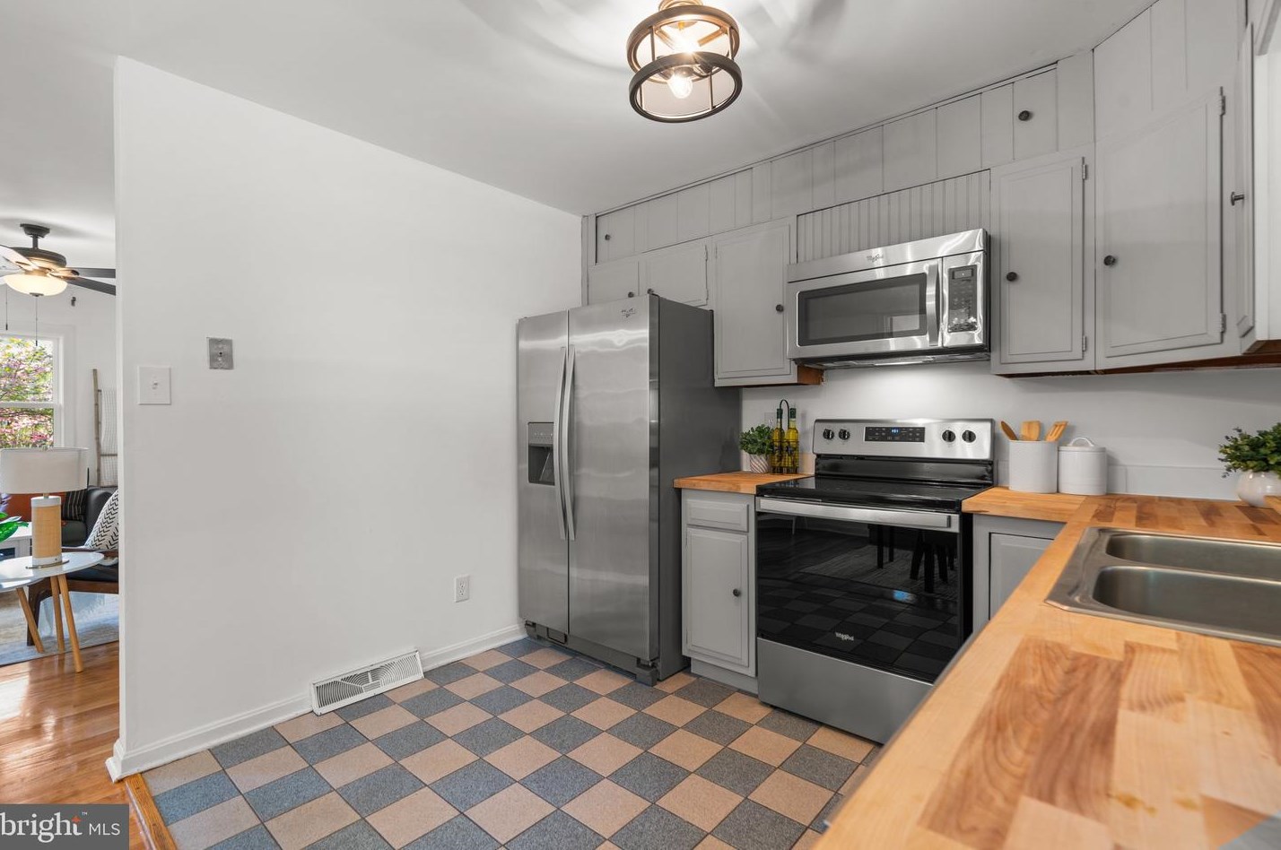 813 Hillside Ave, Edgewater MD 21037-3503 exterior