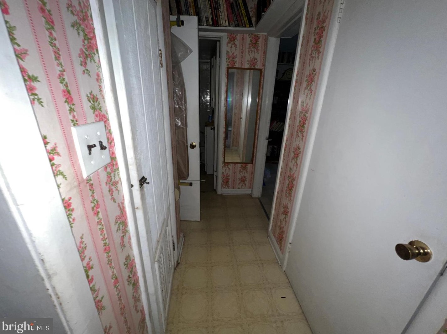 1834 Cedar Dr, Severn MD 21144-1004 exterior