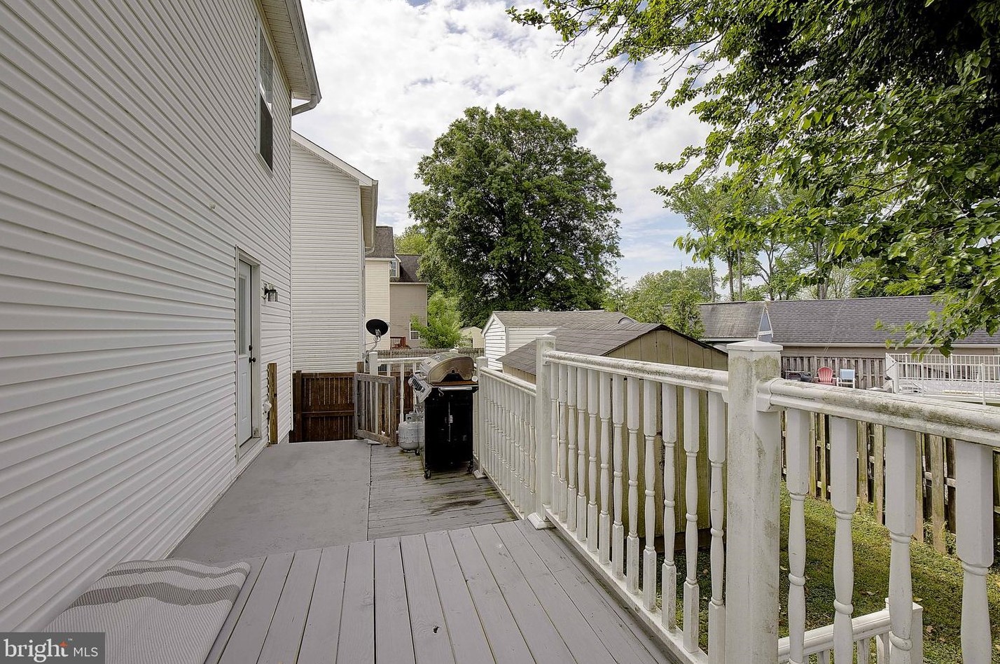 8210 Fort Smallwood Rd, Baltimore MD  21226-1918 exterior