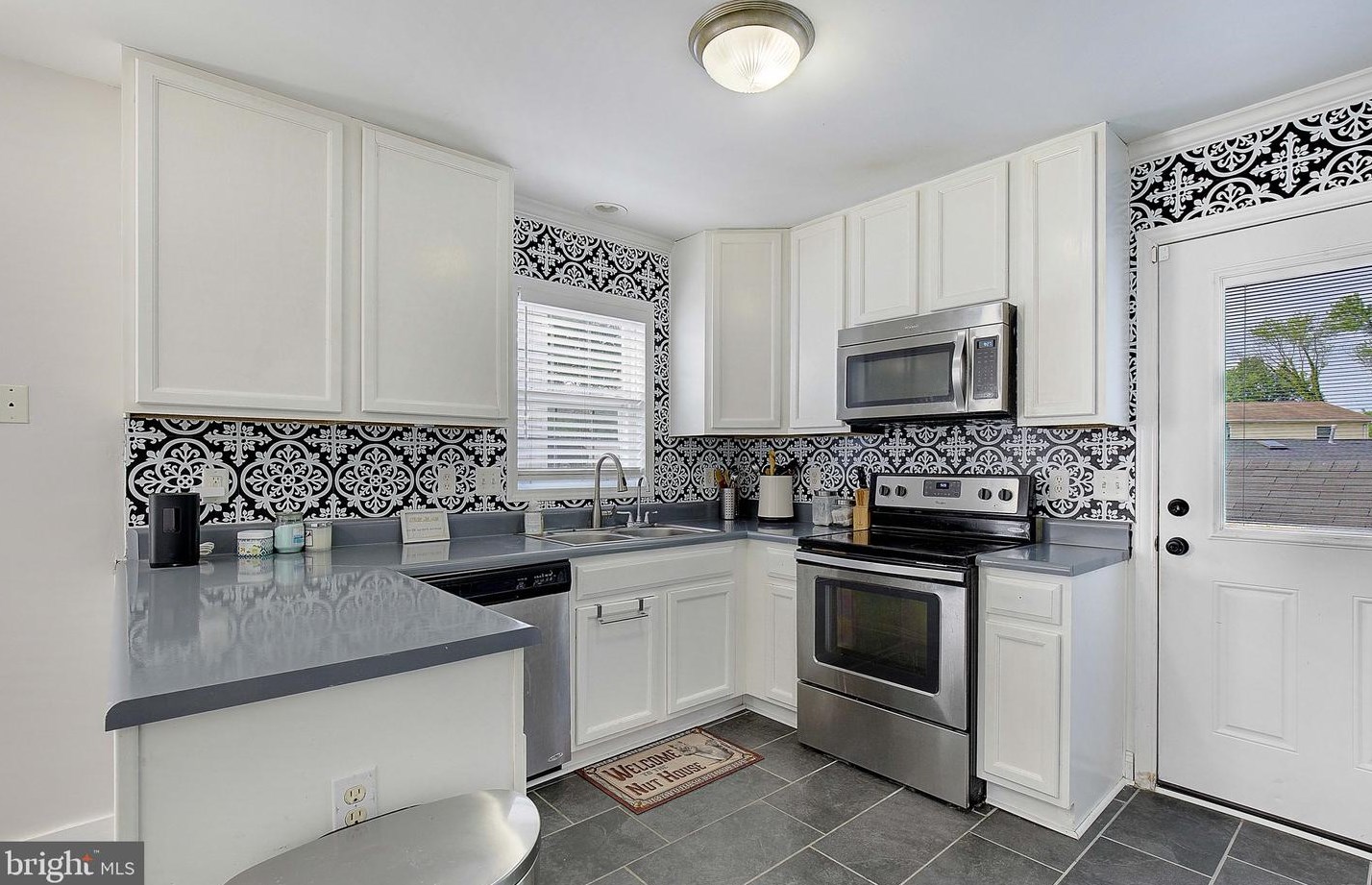 8210 Fort Smallwood Rd, Baltimore MD  21226-1918 exterior