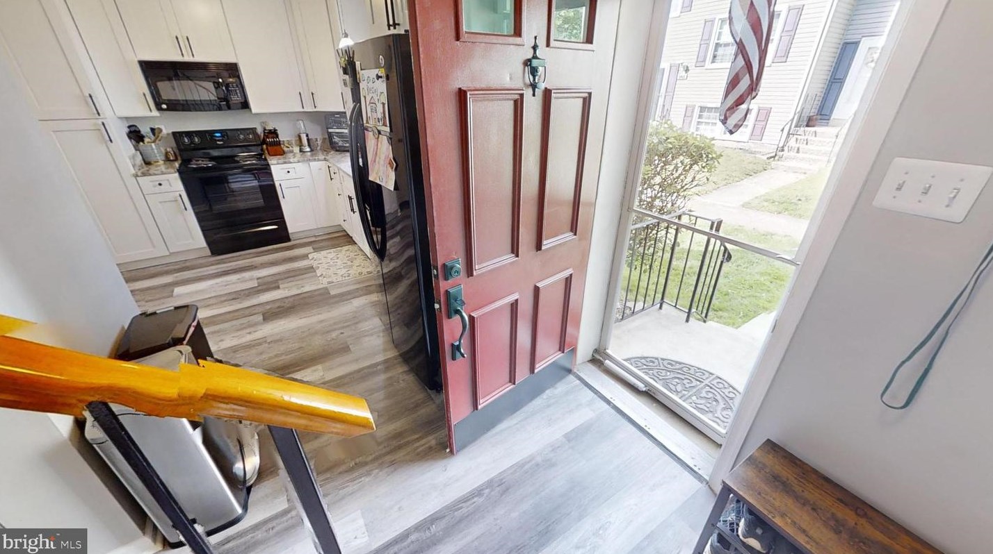 2076 Lake Grove Ln, Crofton MD 21114-1831 exterior