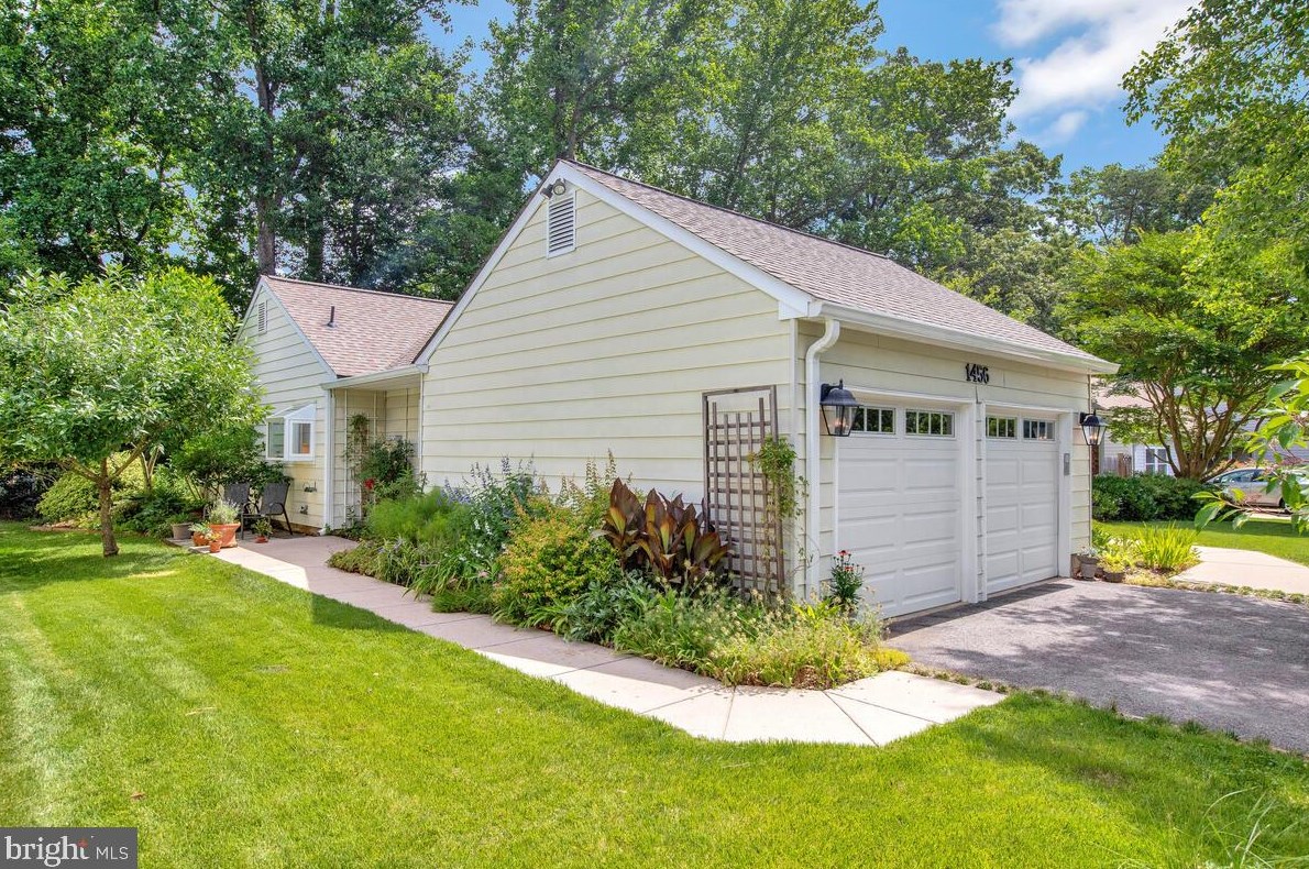 1456 Harwell Ave, Crofton MD 21114-2107 exterior