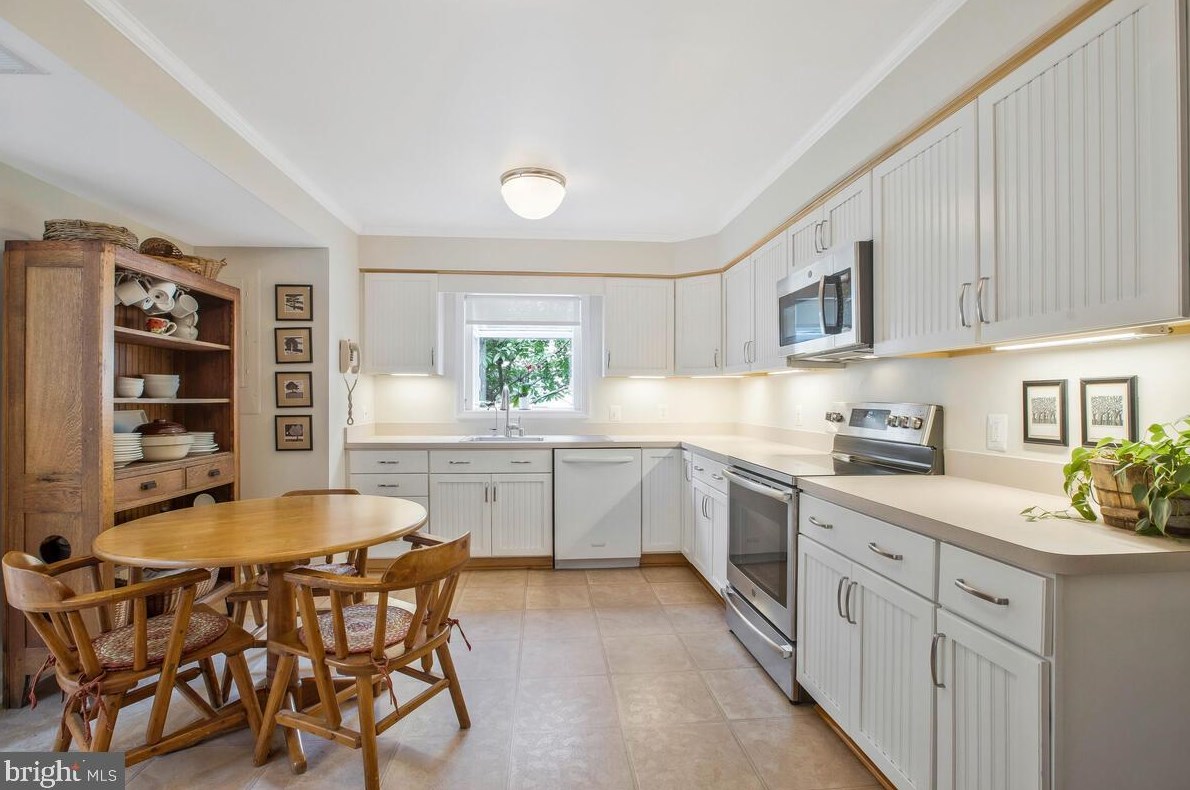 1456 Harwell Ave, Crofton MD 21114-2107 exterior