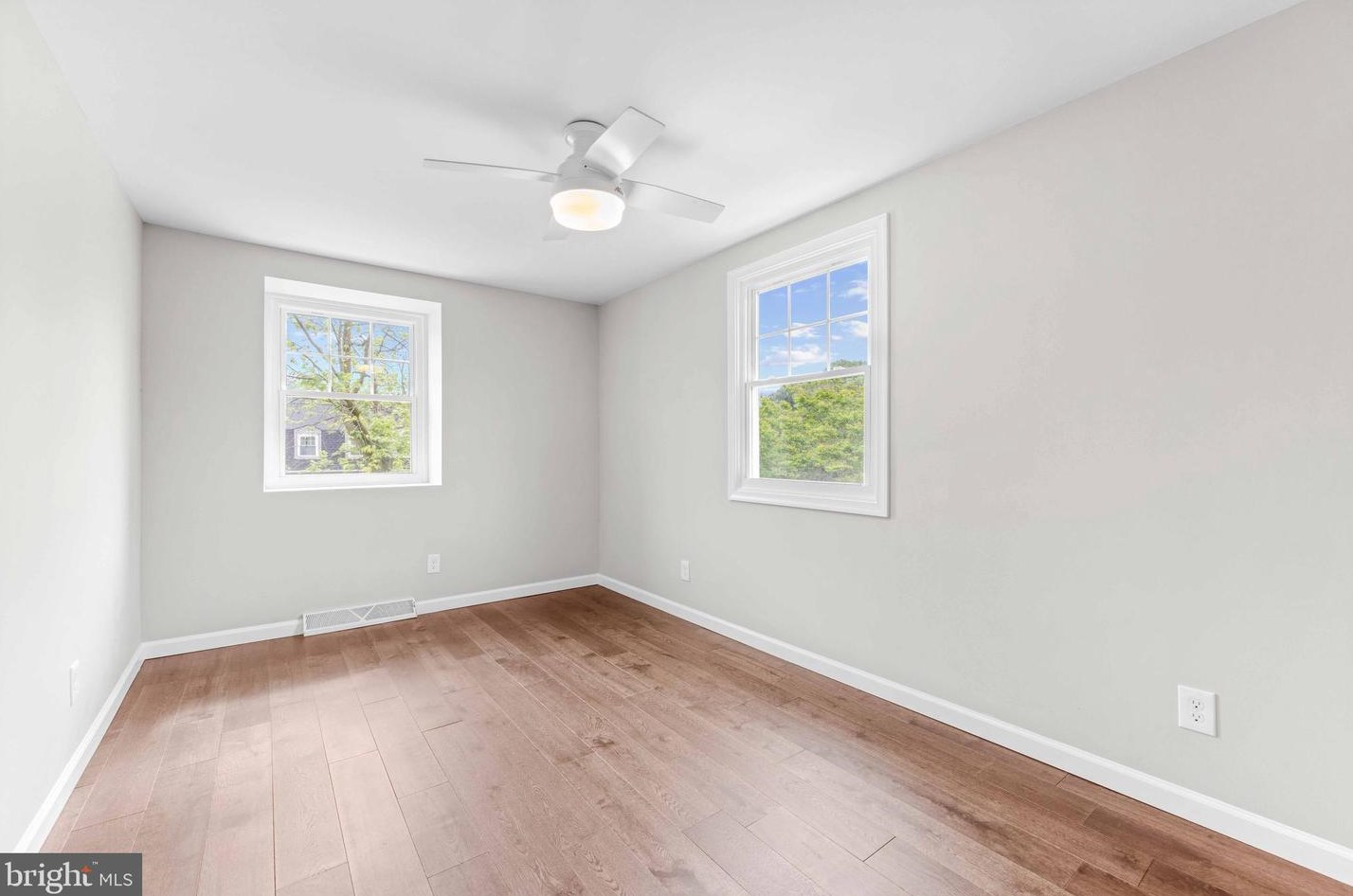 1053 Cayer Dr, Glen Burnie MD 21061-4100 exterior