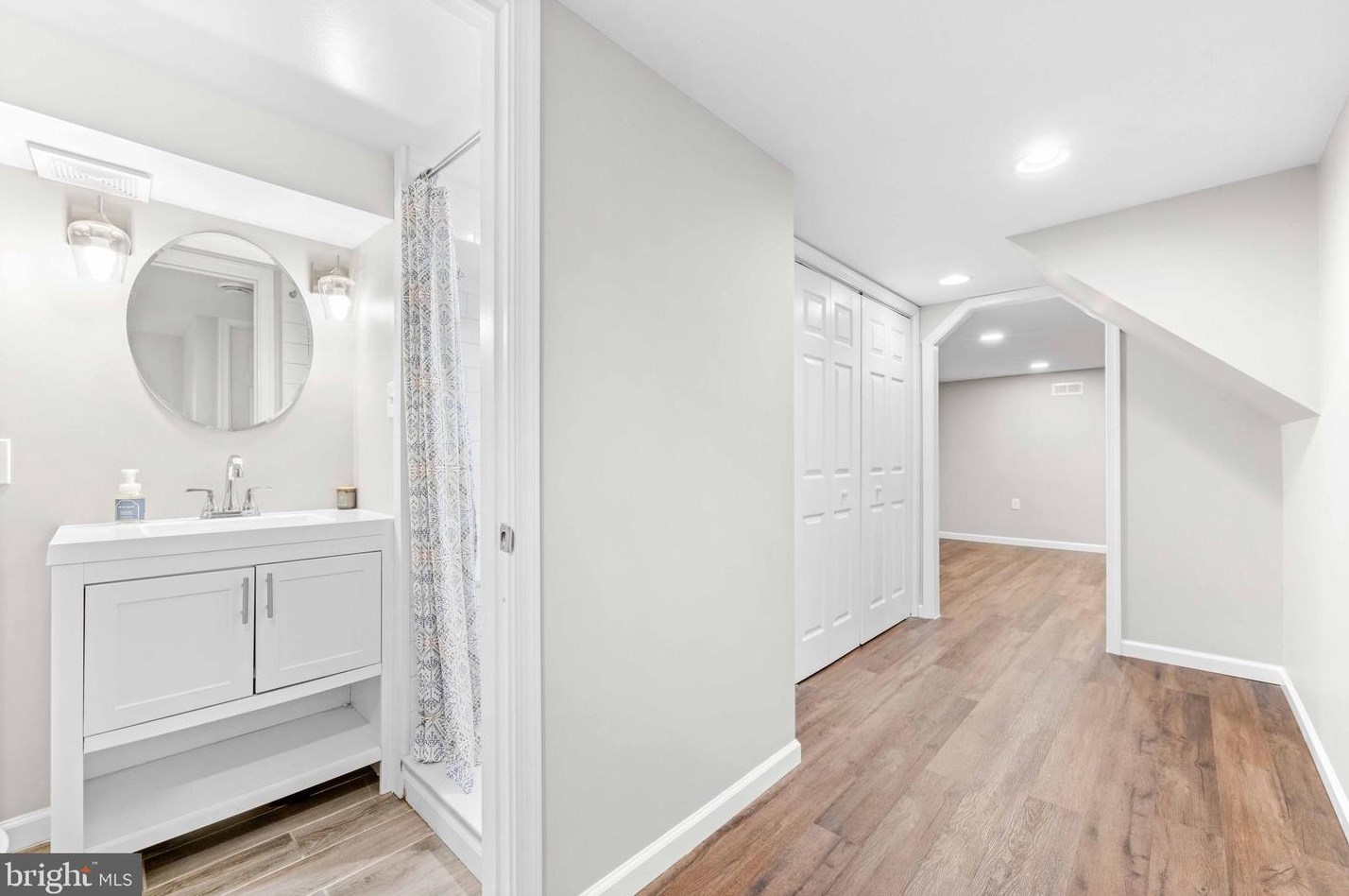 1053 Cayer Dr, Glen Burnie MD 21061-4100 exterior