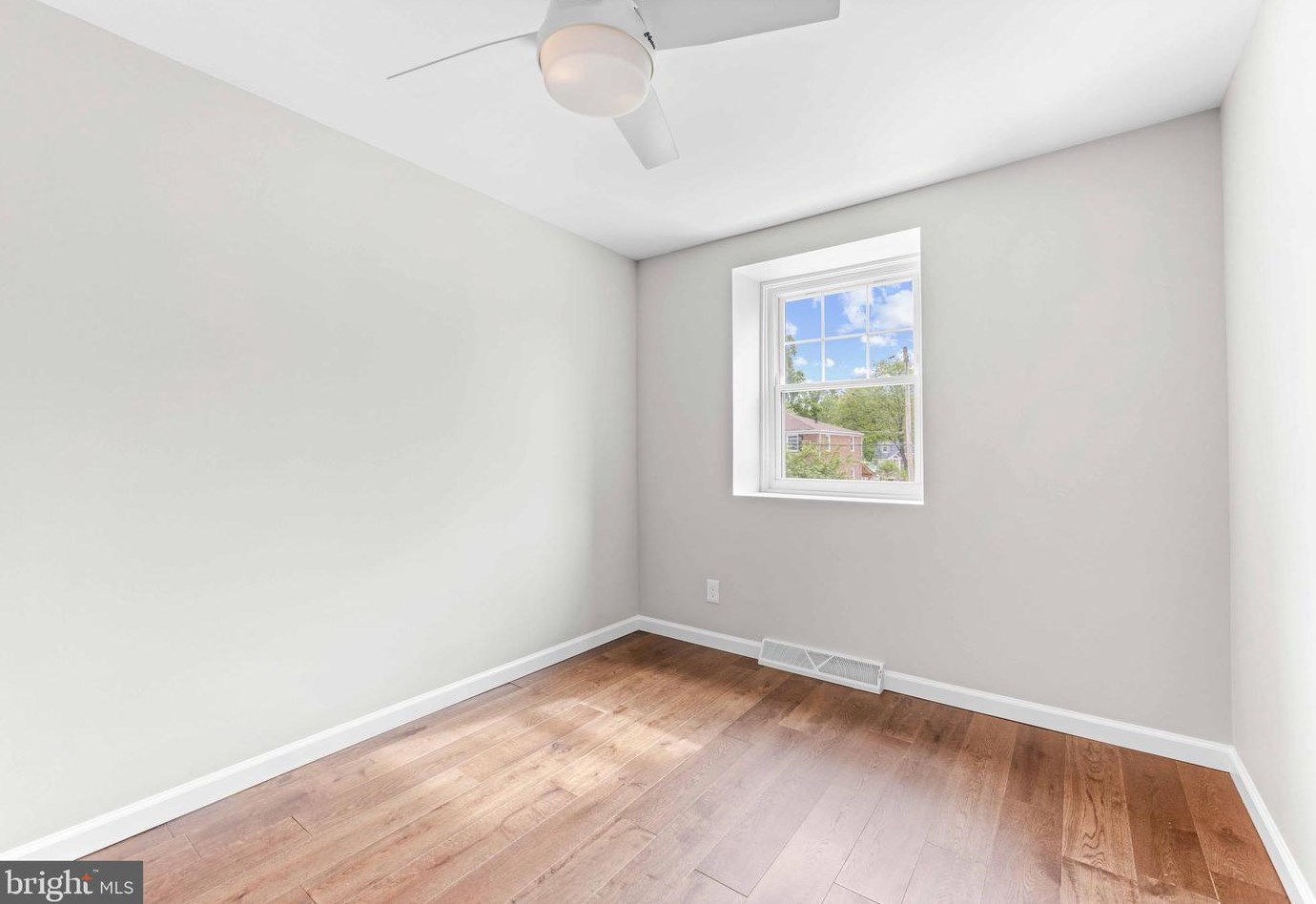 1053 Cayer Dr, Glen Burnie MD 21061-4100 exterior