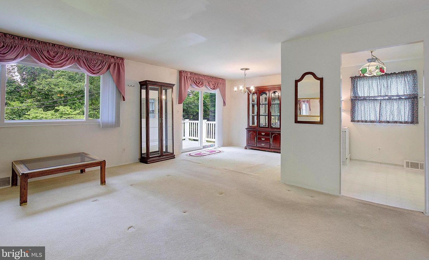 262 Cross Creek Dr, Glen Burnie, MD 21061-6257