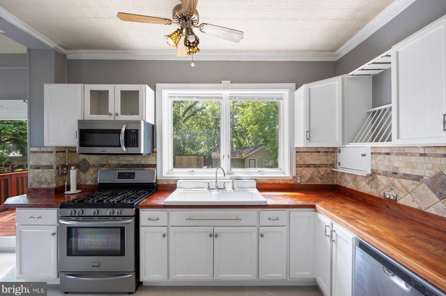 221 Audrey Ave, Baltimore MD  21225-2820 exterior
