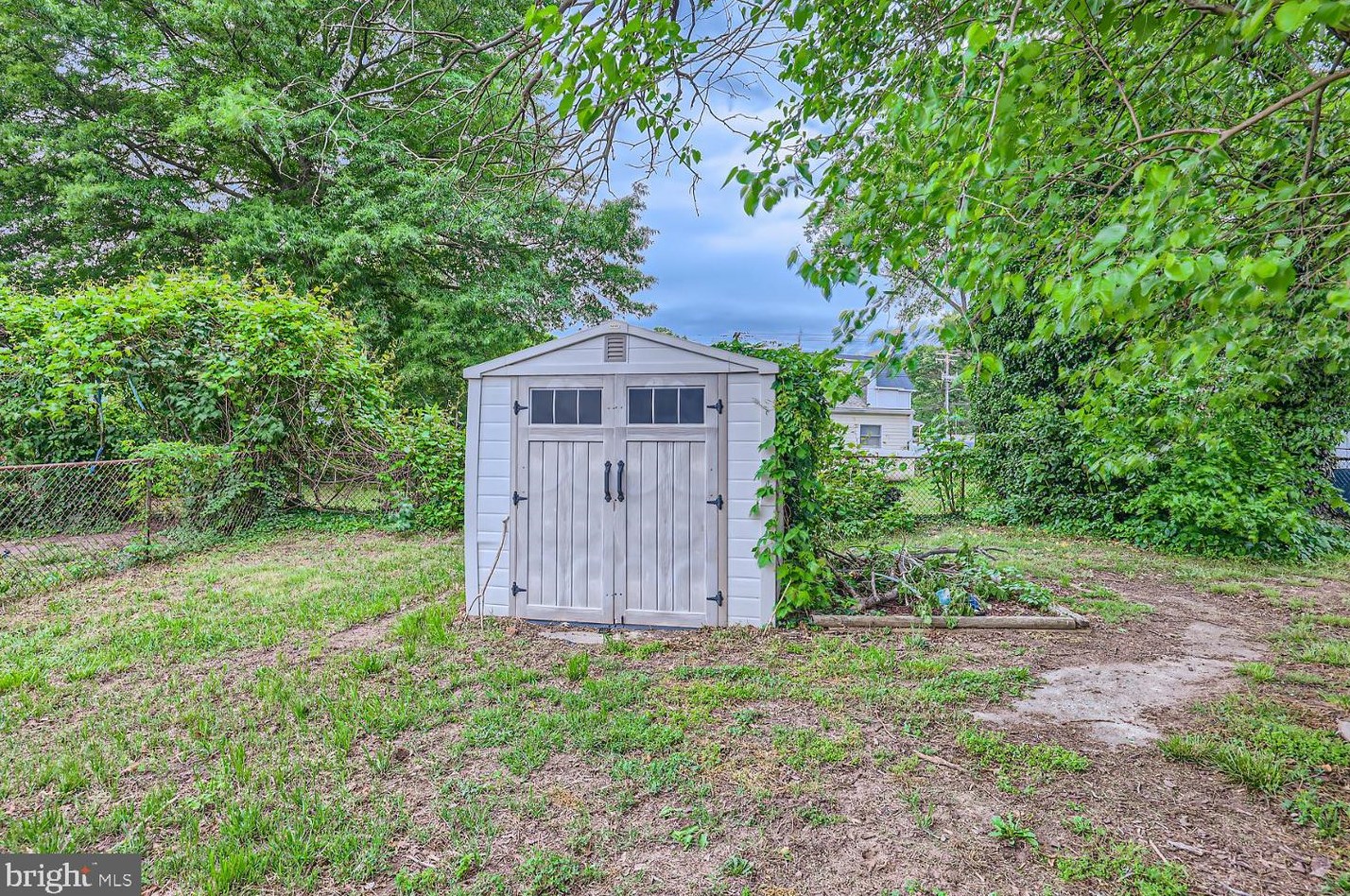 7922 End Dr, Baltimore MD 21226-2107 exterior