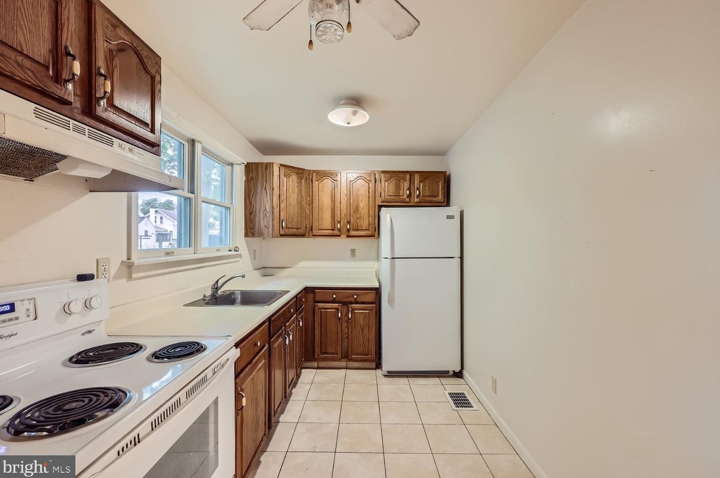 7922 End Dr, Baltimore MD 21226-2107 exterior