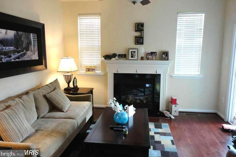 945 Indigo Bunting Ln, Glen Burnie MD  21060-8325 exterior