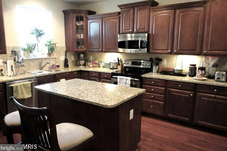 945 Indigo Bunting Ln, Glen Burnie MD  21060-8325 exterior