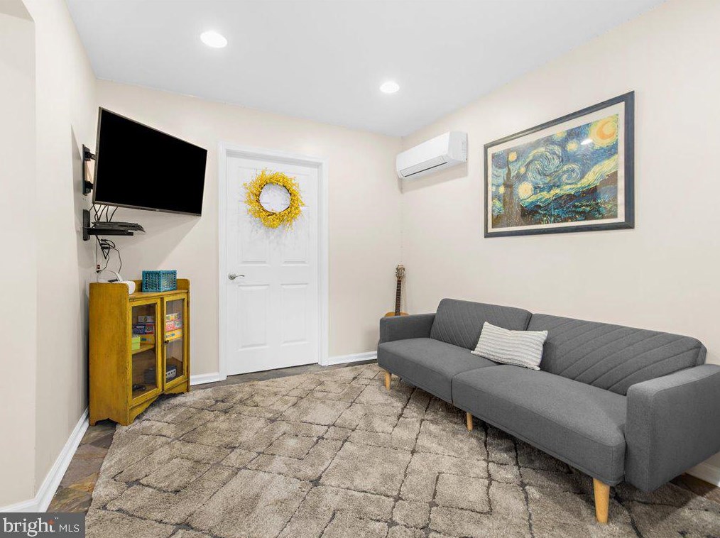 1823 Cedar Dr, Severn MD 21144-1005 exterior