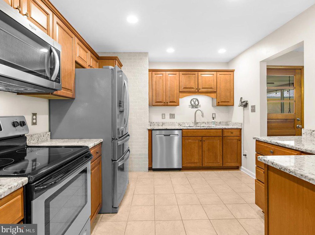 1823 Cedar Dr, Severn MD 21144-1005 exterior