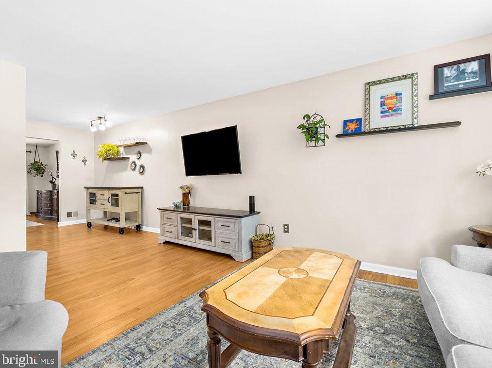 1823 Cedar Dr, Severn MD 21144-1005 exterior