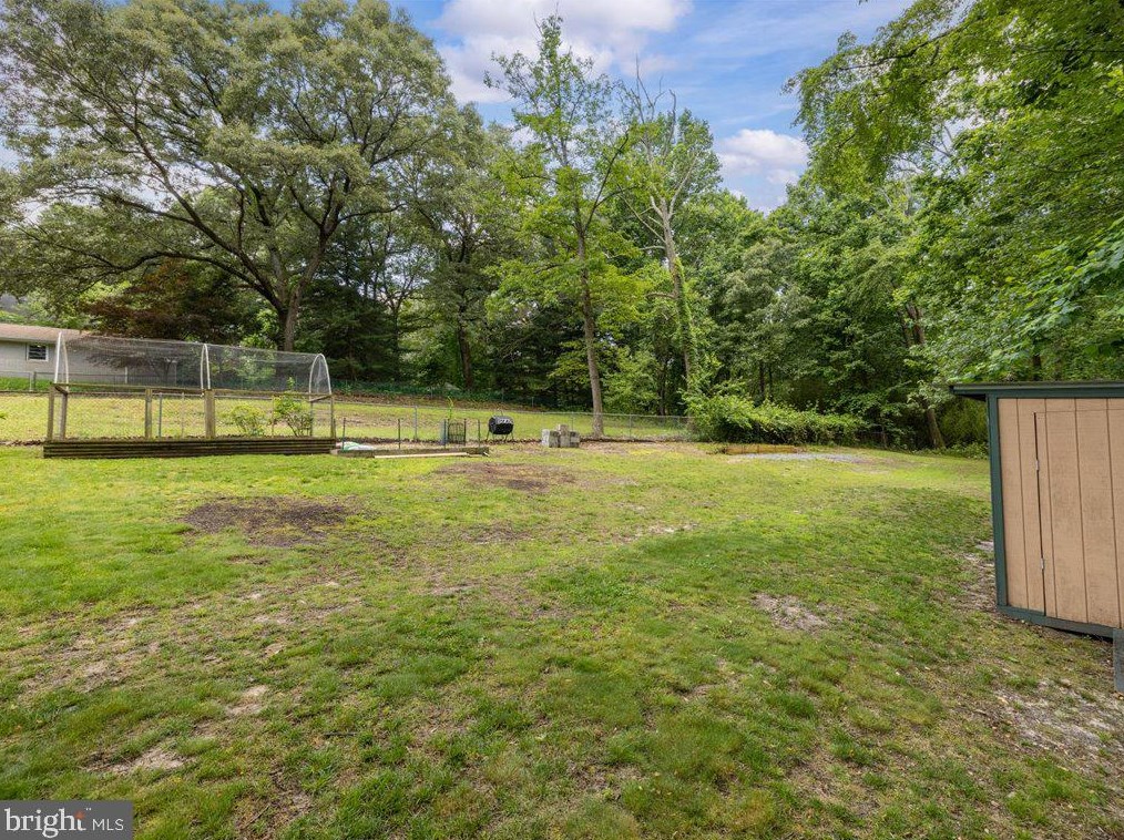 1823 Cedar Dr, Severn MD 21144-1005 exterior