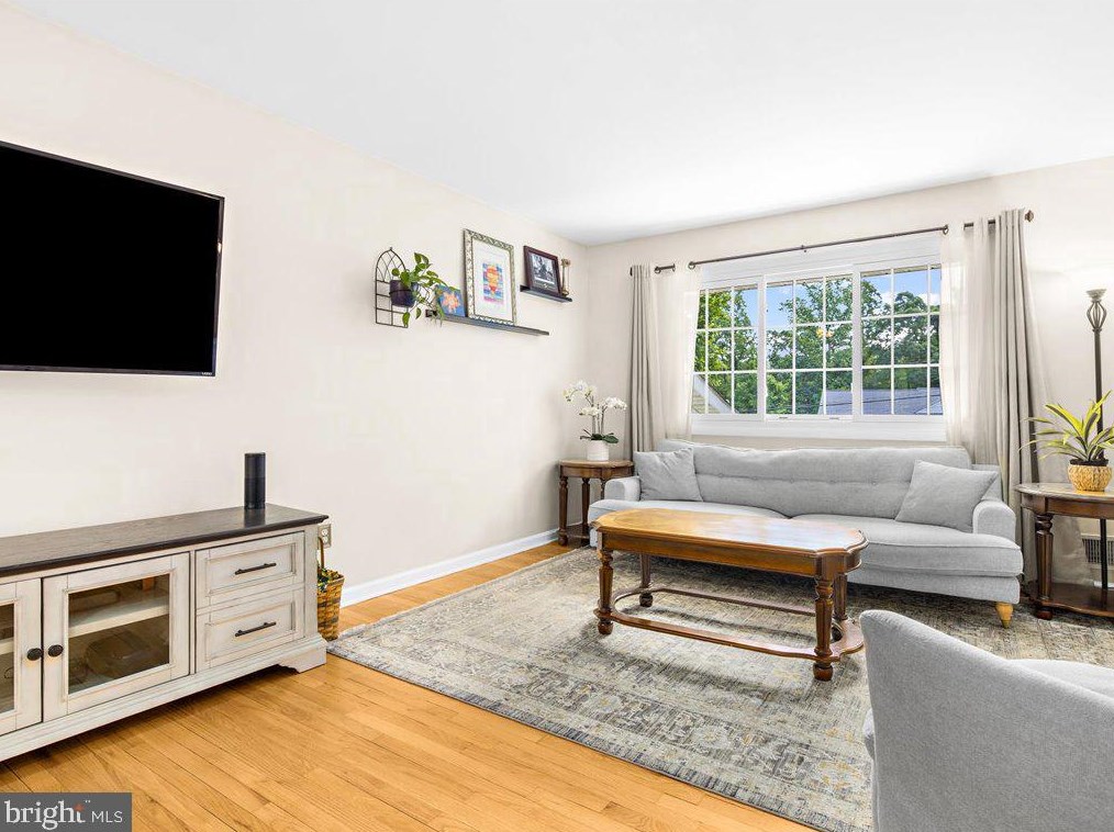 1823 Cedar Dr, Severn MD 21144-1005 exterior