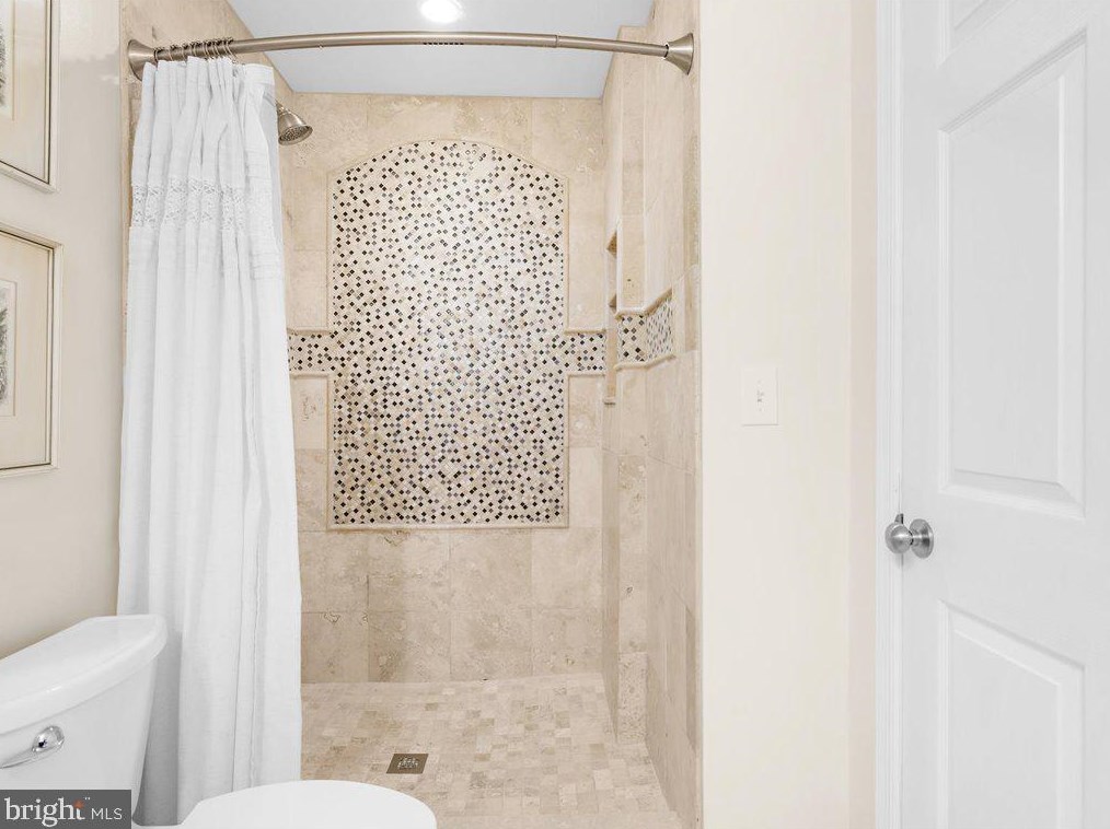 1823 Cedar Dr, Severn MD 21144-1005 exterior