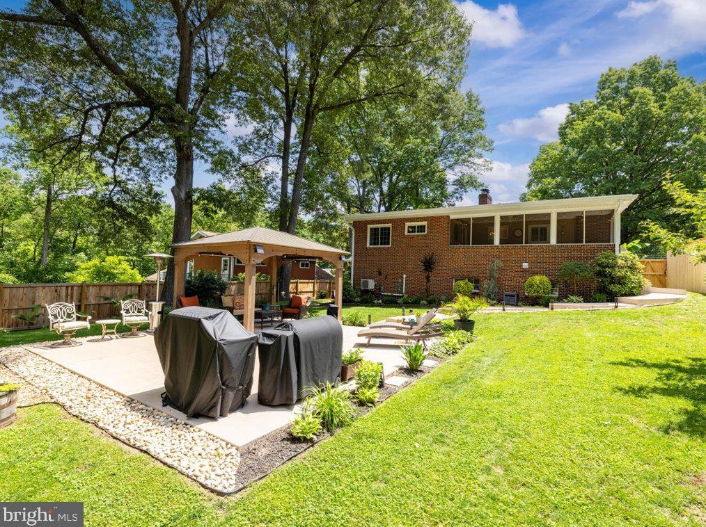 1823 Cedar Dr, Severn MD 21144-1005 exterior