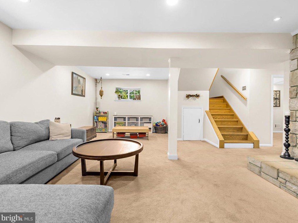 1823 Cedar Dr, Severn MD 21144-1005 exterior