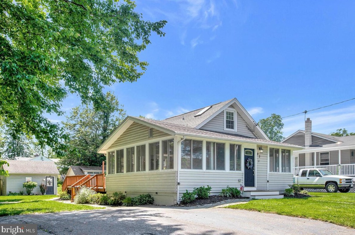 23 Ridge Ave, Edgewater, MD 21037-1328