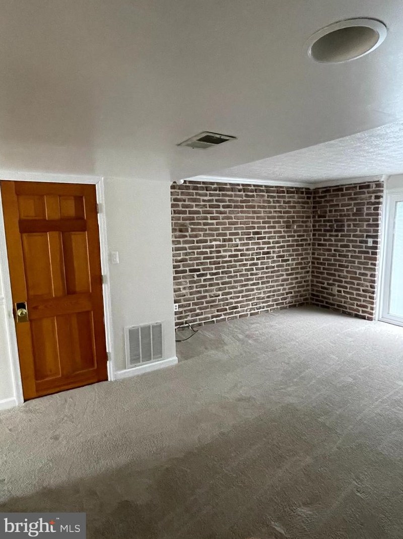 6404 Lacrosse Ln, Glen Burnie MD 21061-8831 exterior