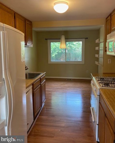 1936 Cambridge Dr, Crofton MD 21114-1935 exterior