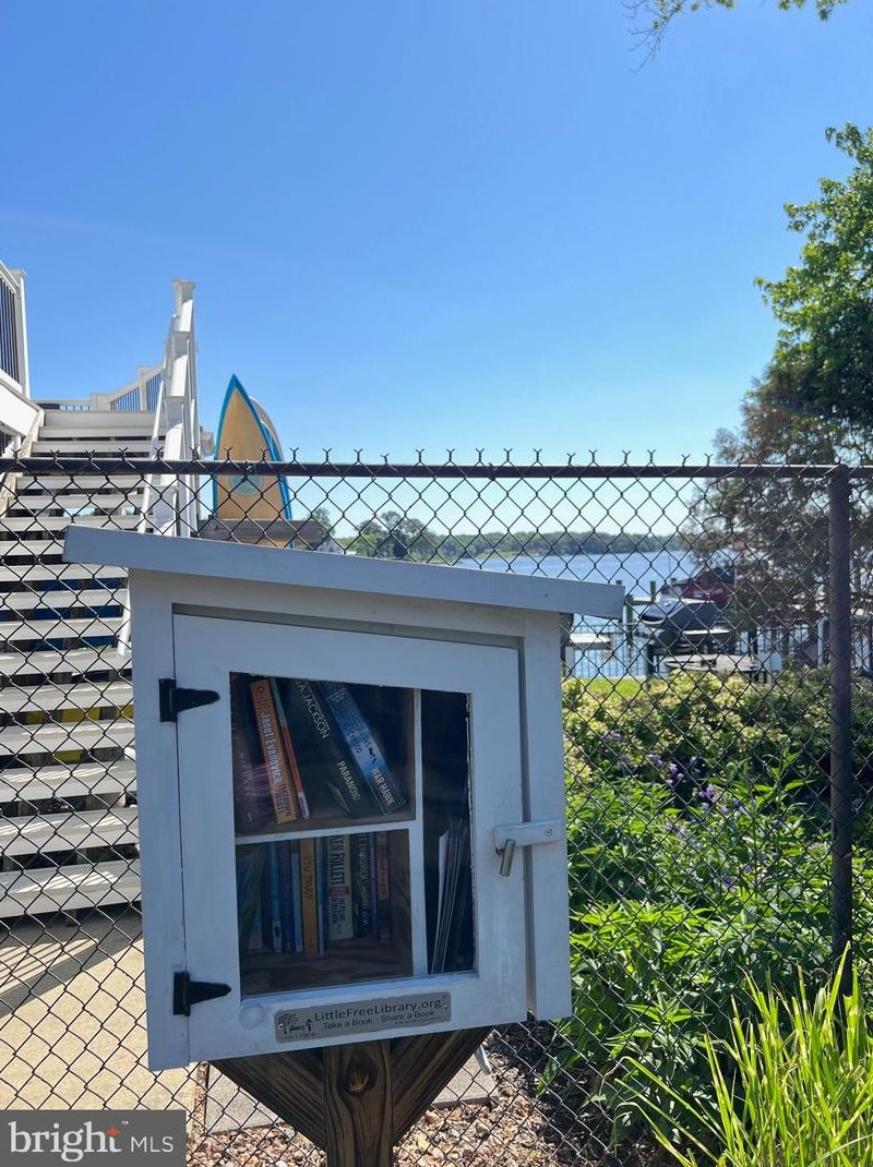 319 Spinnaker Rd, Severna Park MD 21146-3330 exterior