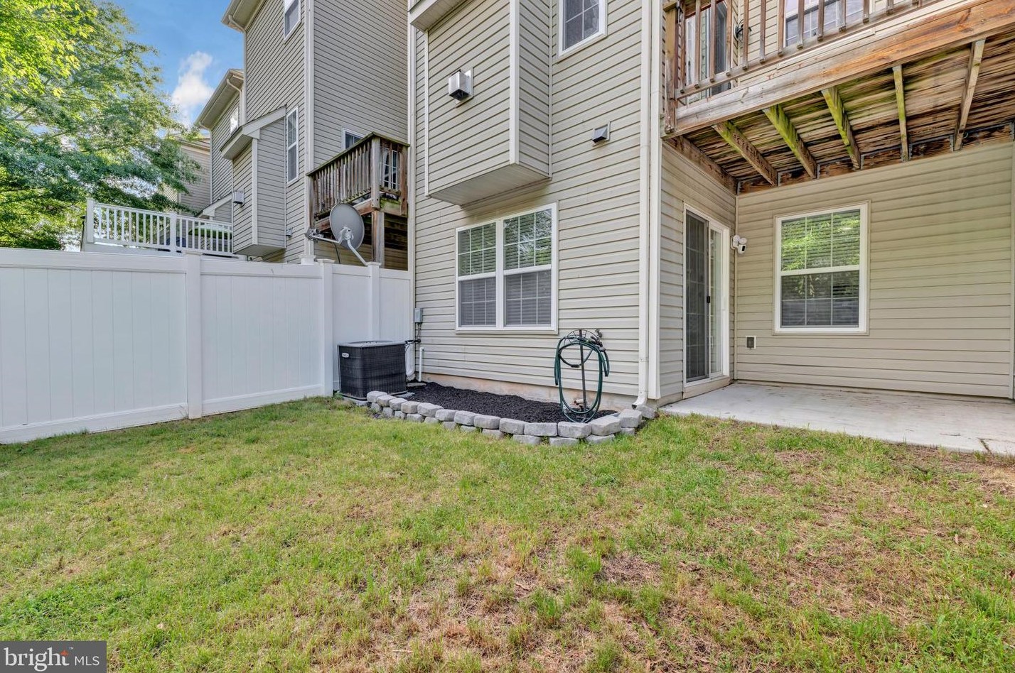 927 Indigo Bunting Ln, Glen Burnie MD 21060-8325 exterior