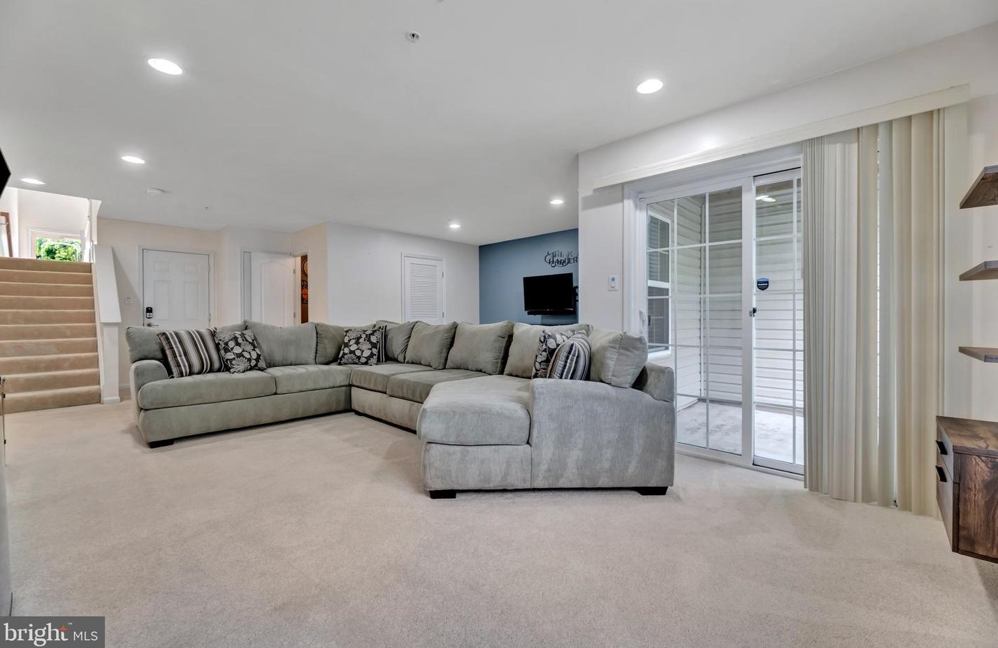 927 Indigo Bunting Ln, Glen Burnie MD 21060-8325 exterior