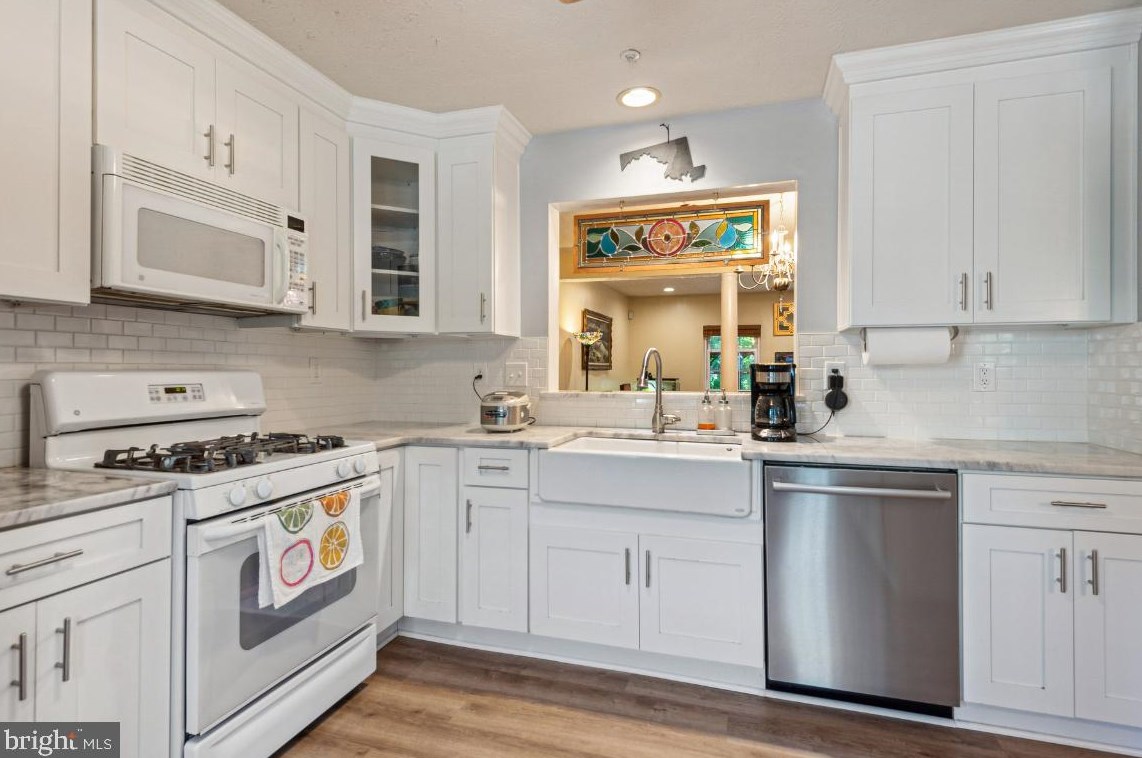 2550 Windy Oak Ct, Crofton MD  21114-1181 exterior