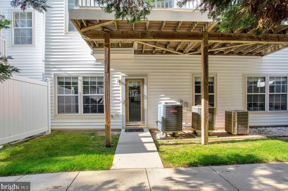 1590 Fallowfield Ct, Crofton MD 21114-1427 exterior