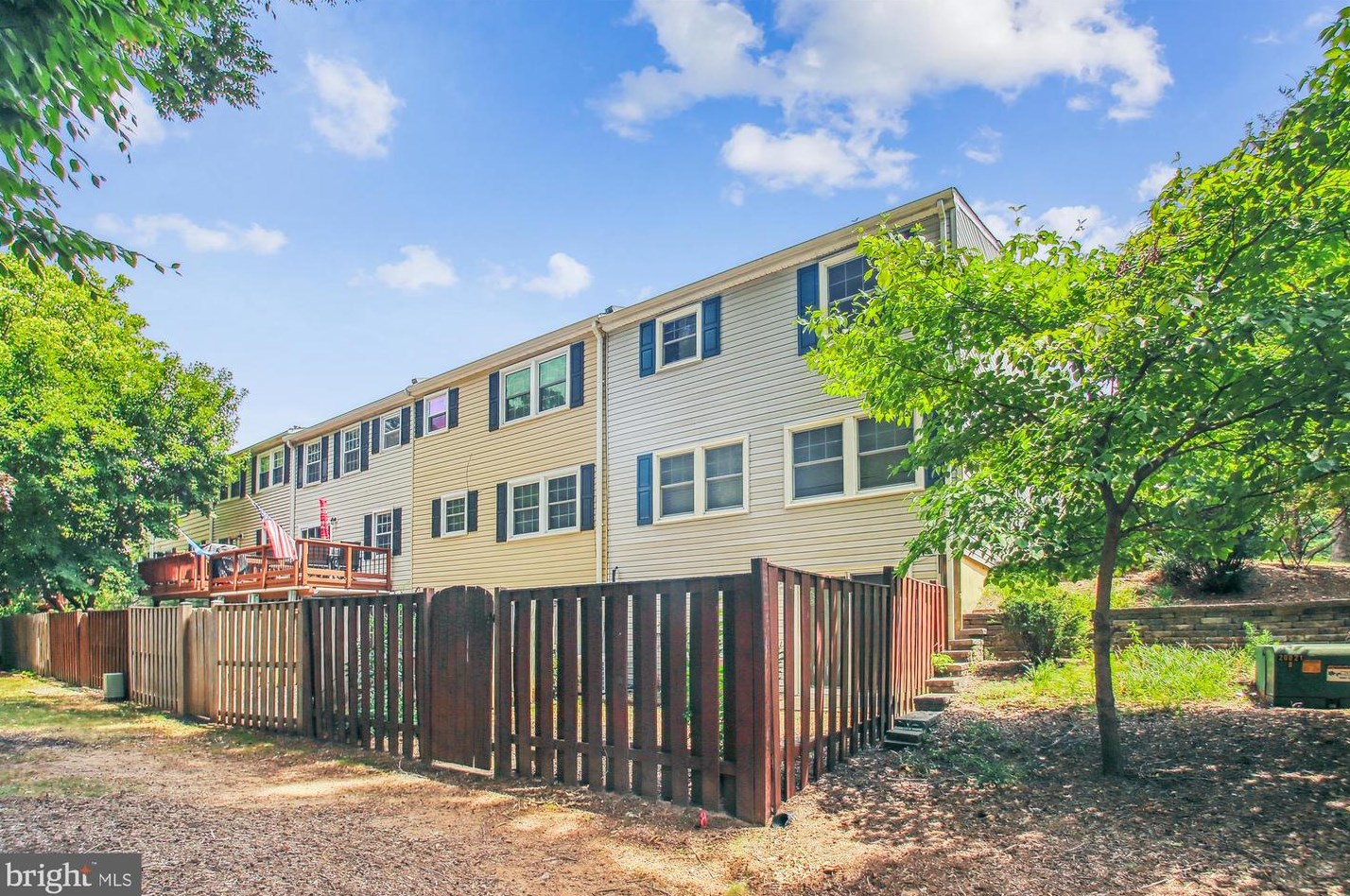 1700 Gaffney Ct, Crofton, MD 21114