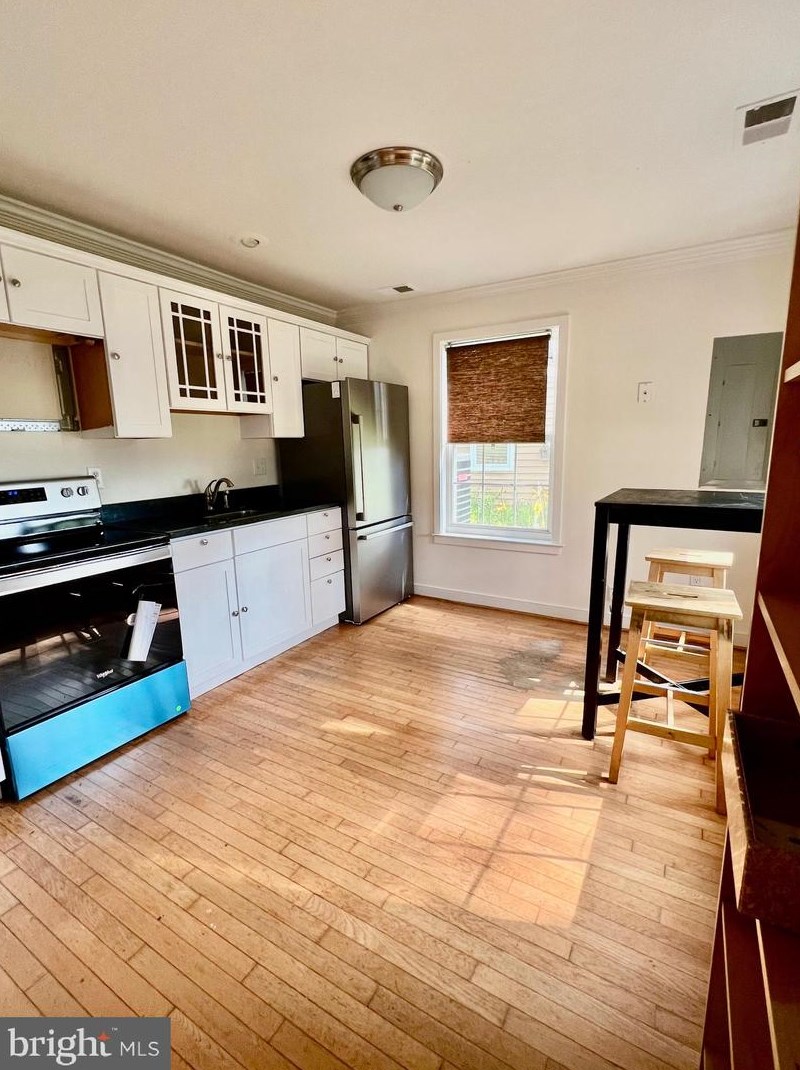 5326 Al Jones Dr, Shady Side, MD 20764