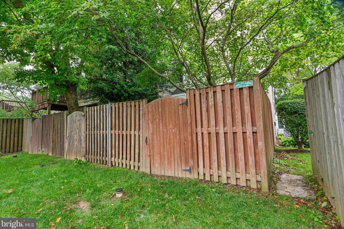 1002 Simsbury Ct, Crofton MD 21114-1661 exterior