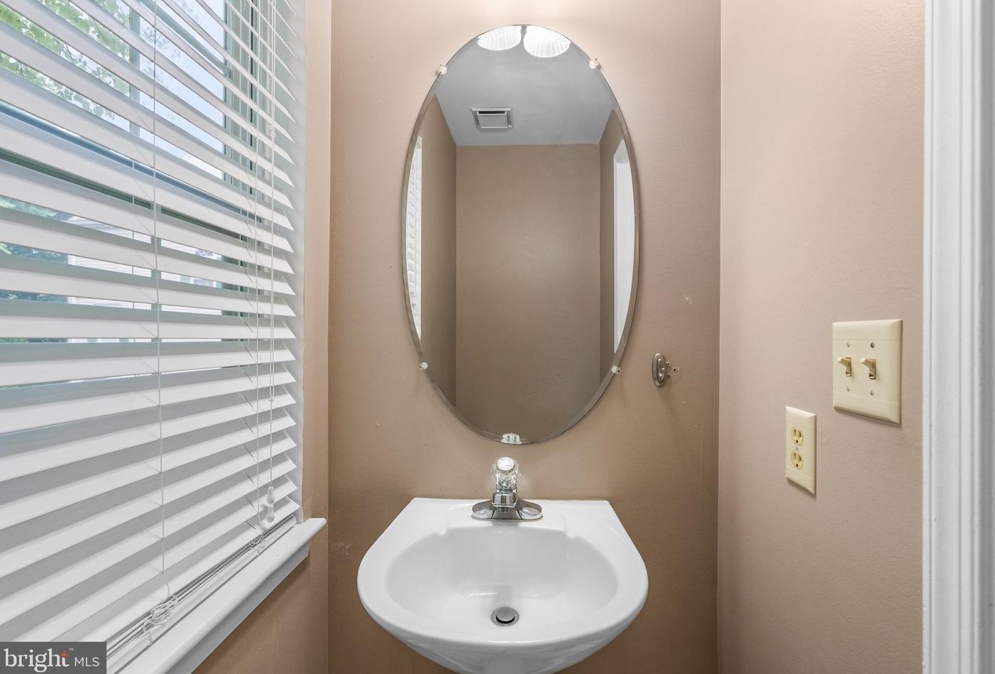 1002 Simsbury Ct, Crofton MD 21114-1661 exterior