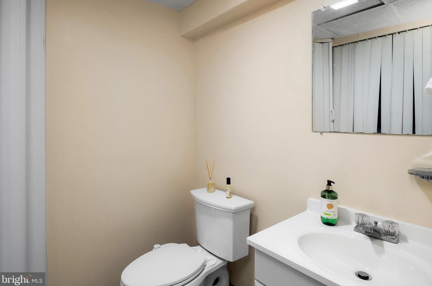 1996 Cambridge Dr, Crofton MD 21114-1909 exterior