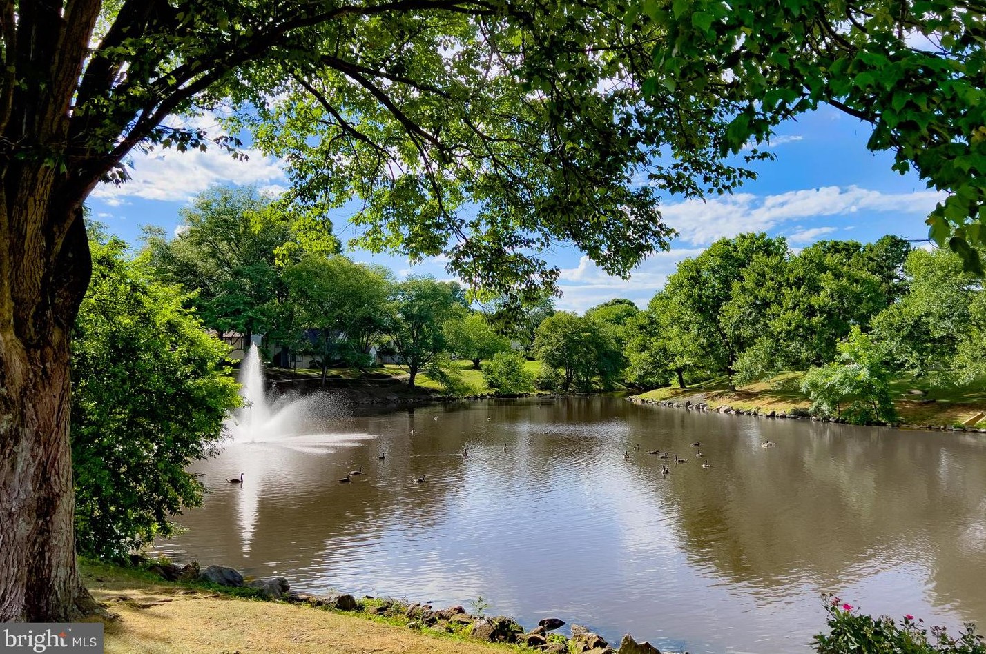 1996 Cambridge Dr, Crofton MD 21114-1909 exterior